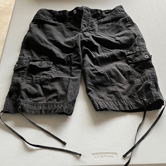 Gloria Vanderbilt Men's Black Cargo Shorts - Picture 1 of 4